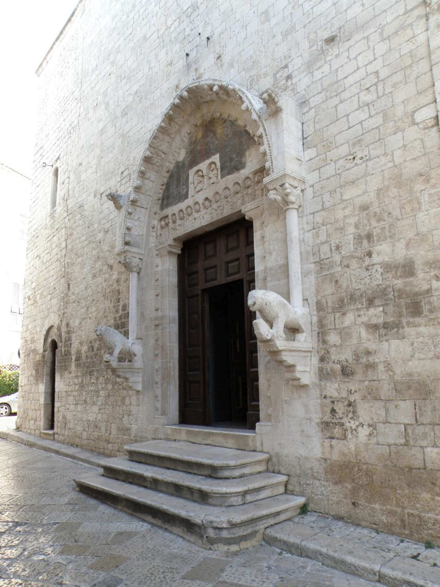 portale romanico